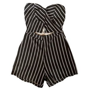 𝅺black and White Strapless Keyhole Romper